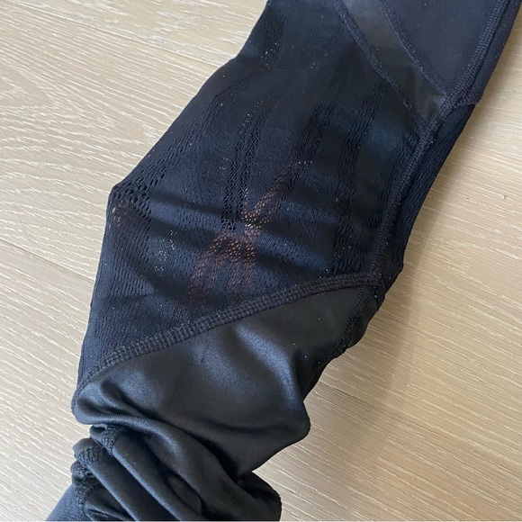 Alo Vitality Leggings Lively Lace Black size xs - Picture 12 of 13